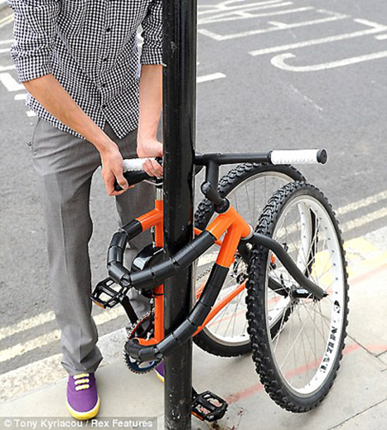 Bike wraps around poles