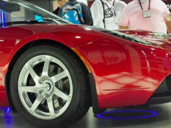 Tesla Roadster Charges Wirelessly