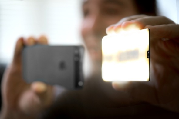 BiteMyApple Nova–A Wireless iPhone Camera Flash