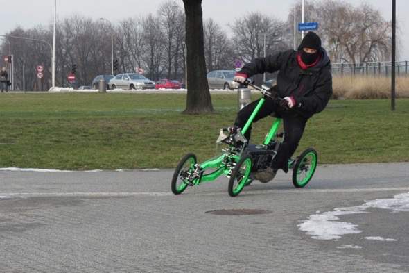 ev4-leaning-electric-scooter