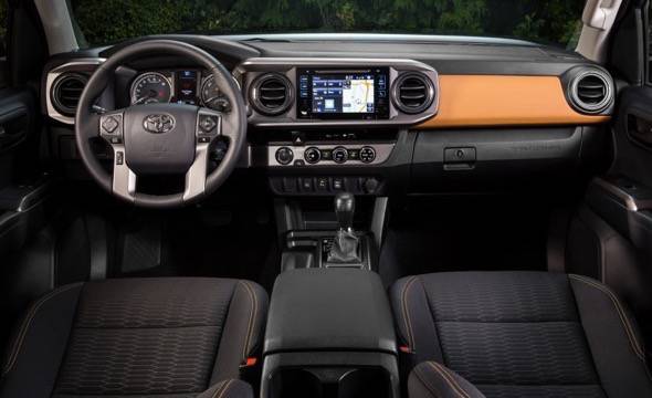 2016-Toyota-Tacoma-dashboard