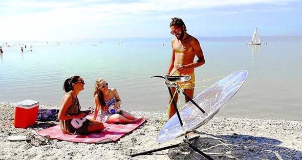 PhotonGrill Is A Solar Powered Inflatable BBQ Grill
