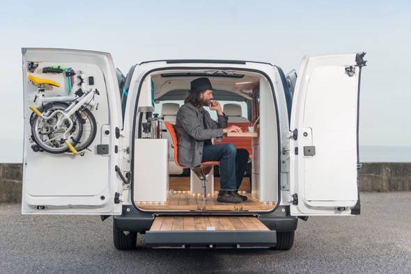 e-nv200-workspace-desk