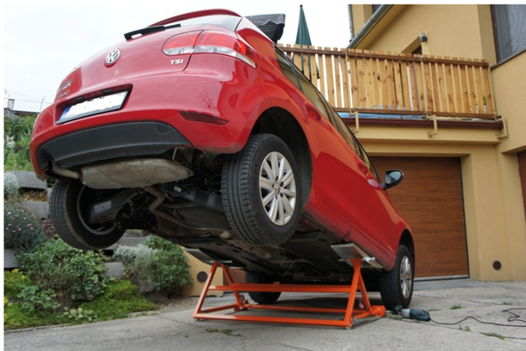 autolift-3000-tiny-car-lift-1