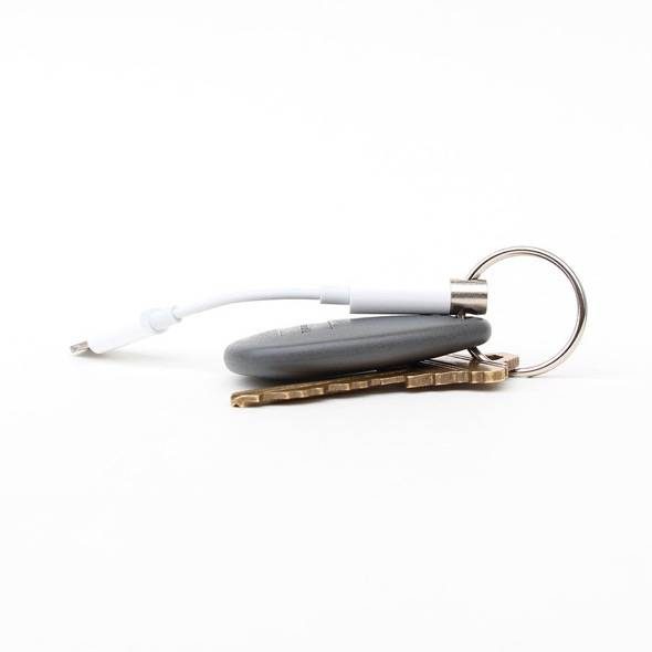 uncourage-iphone-7-audio-jack-dongle-keychain
