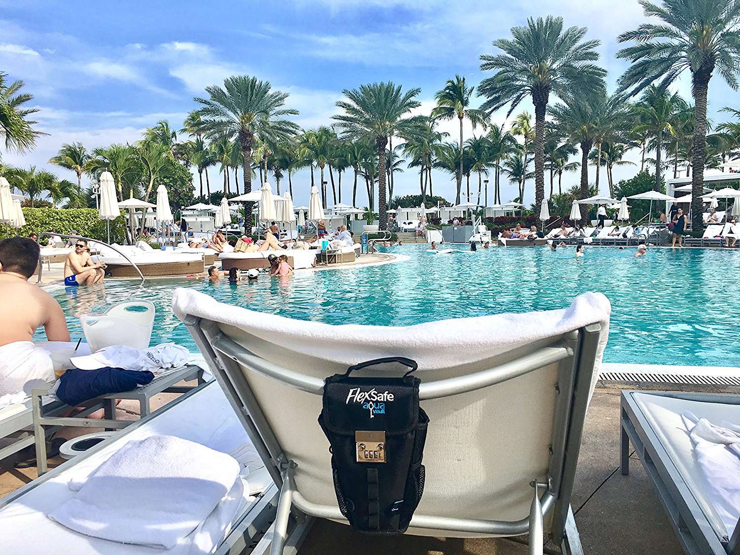 FlexSafe Outdoor Safe Lockbox Lounge Chair