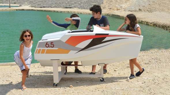 jimboat-electric-mini-boat-for-kids-stand