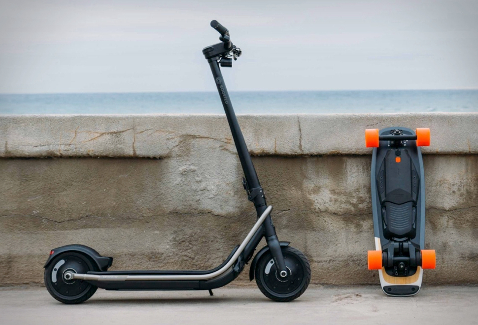 Поднять самокат. Electric Scooter. Самокат электрический 2 КВТ. Ride an Electric Scooter. Boosted Rev.