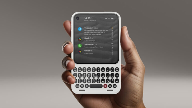 clicks communicator qwerty phone
