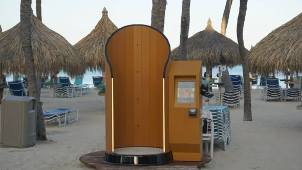 snappyscreen-booth-on-beach.jpg