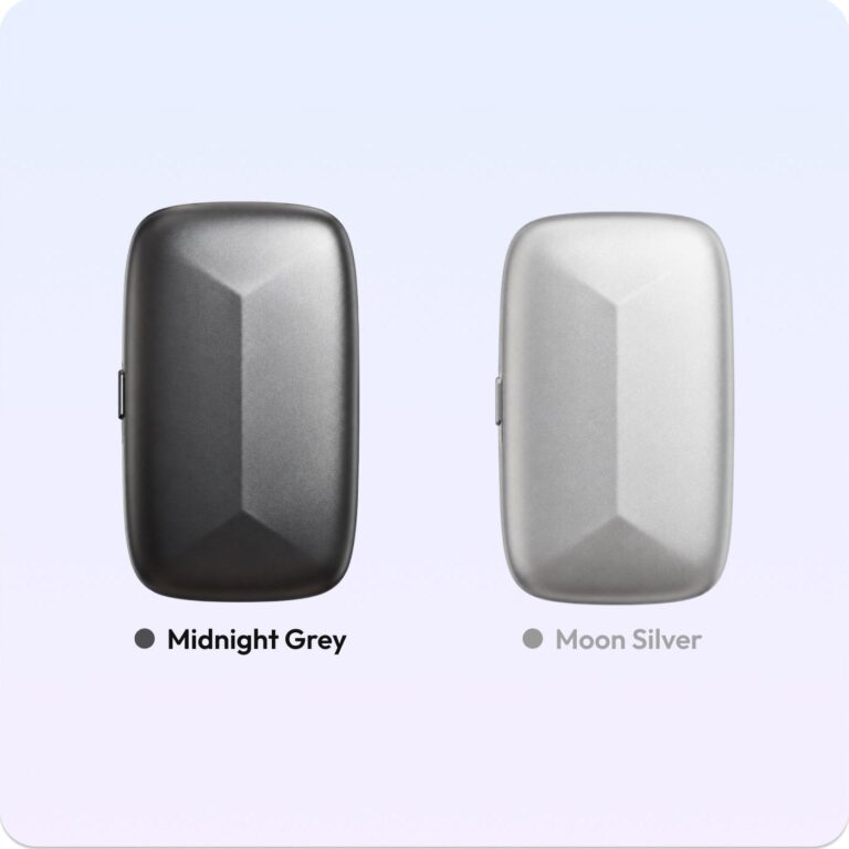 Memoket Gem wearable AI note-taker in Midnight Grey and Moon Silver