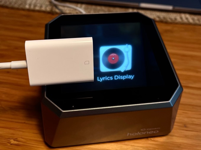 Holoneo Lyrics Display mode floating above the cube