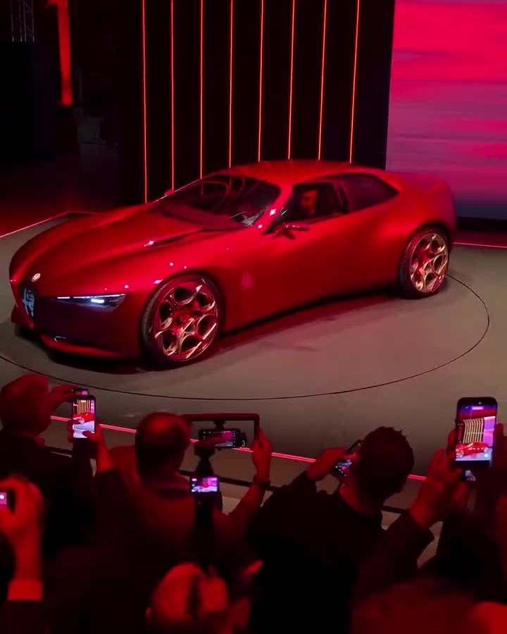 Crowd filming the Alfa Romeo Cuorerosso concept on stage at the Paris Motor Show
