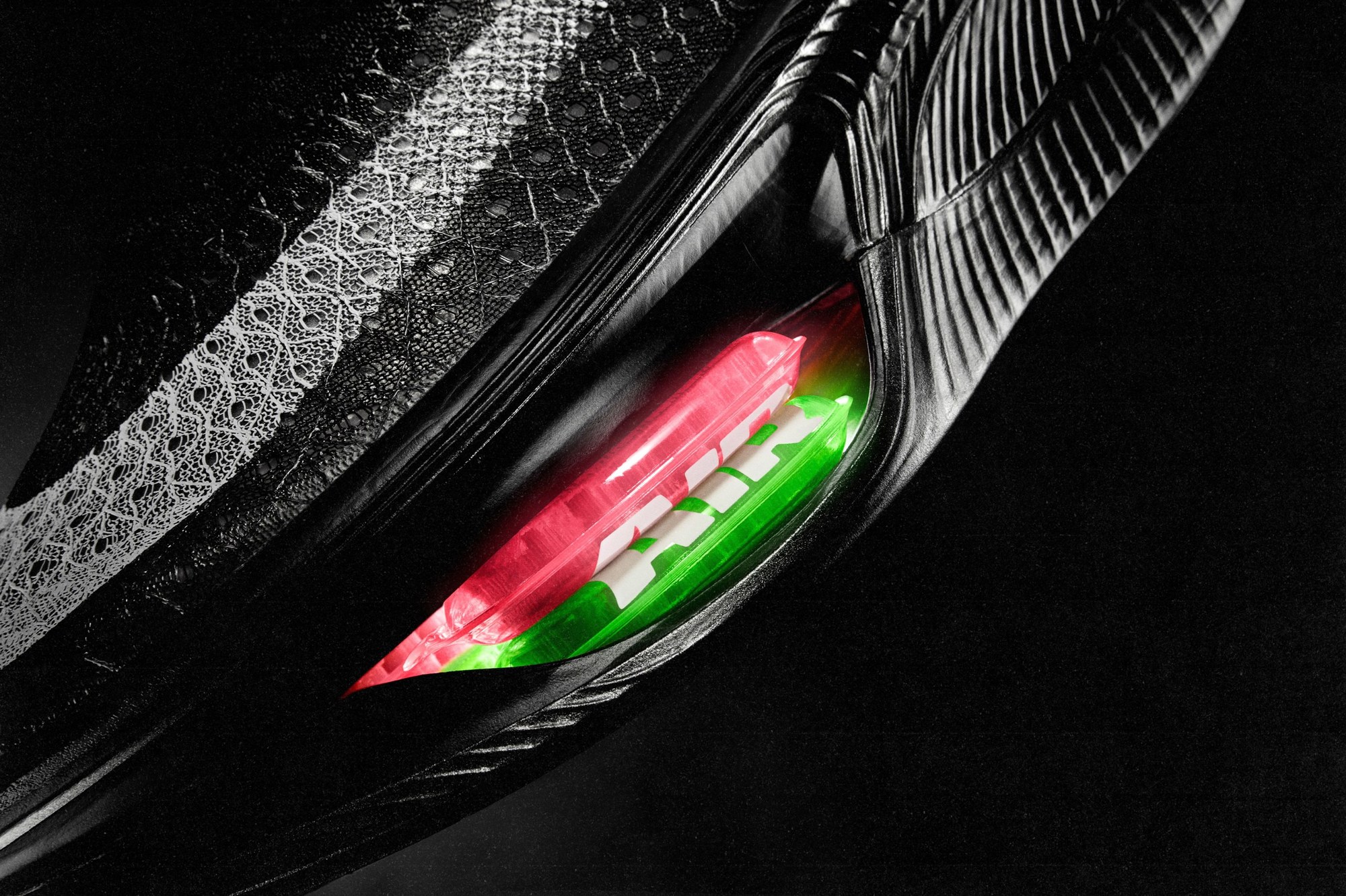 Nike Apex side profile showing double-stacked Air Zoom units