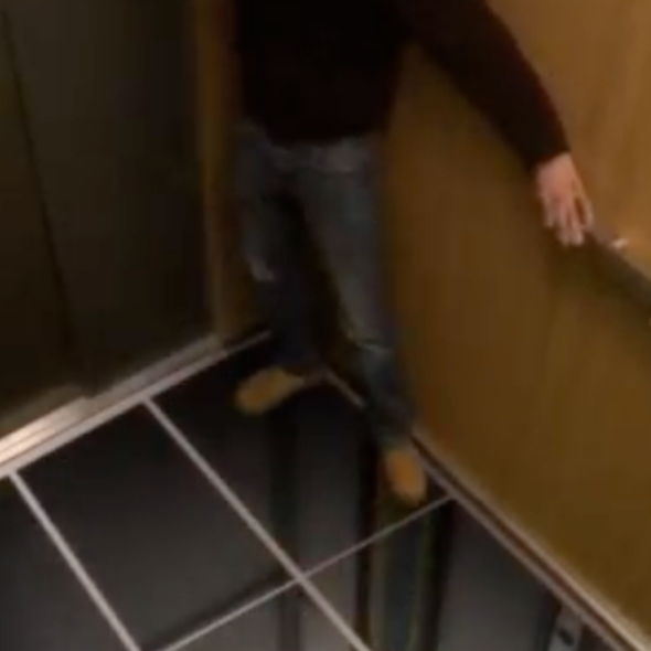 LG IPS Elevator Prank